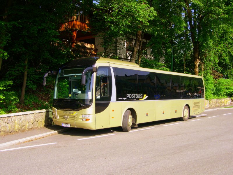 Salzkammergut 2009 - Auch MAN ist bei BB-Postbus vertreten. Ein  Lions Regio  wartet am 25.05.09 am bahnhof in Bad Ischl auf die weiteren Einstze.