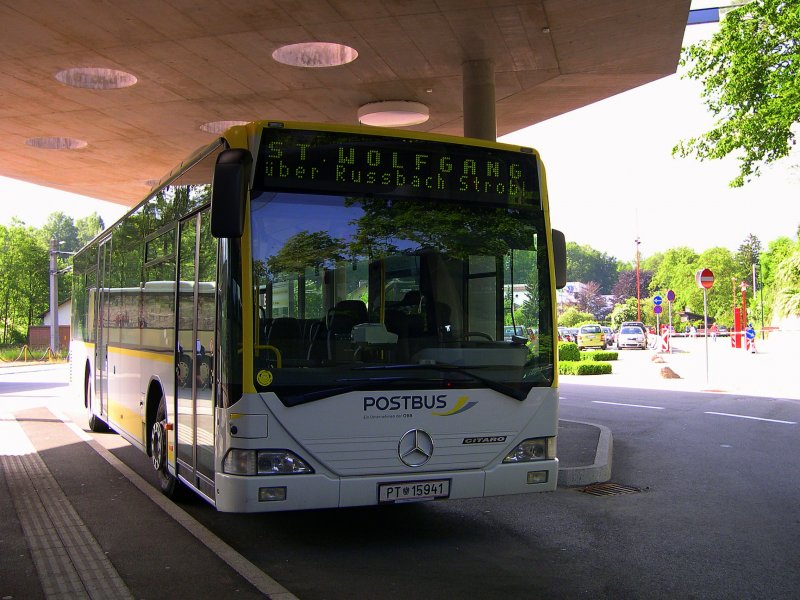 Salzkammergut 2009 - Ein weiteres Exemplar der BB-Postbus AG, ein Mercedes Benz Citaro, steht am 25.05.2009 zur Abfahrt nach St. Wolfgang in Bad Ischl, Bahnhof bereit.