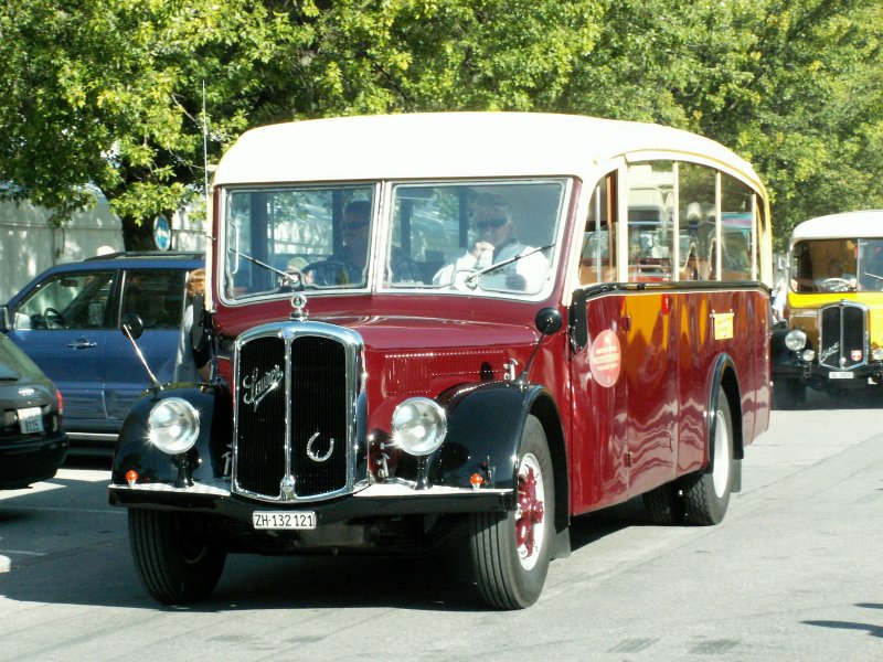 Oldtimertreffen,Saurer Reisebus am 19.09.09 in Chur 