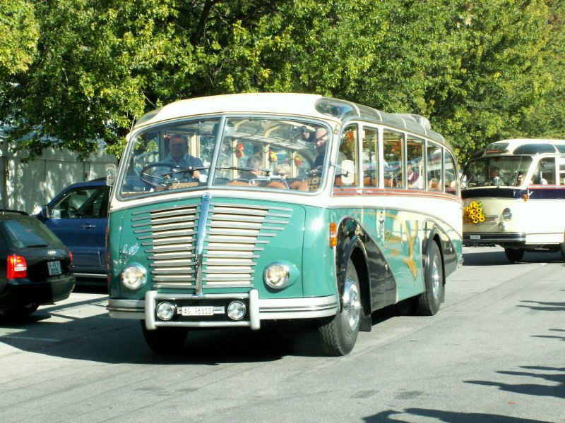 Oldtimertreffen, Saurer Reisebus am 19.09.09 in Chur 