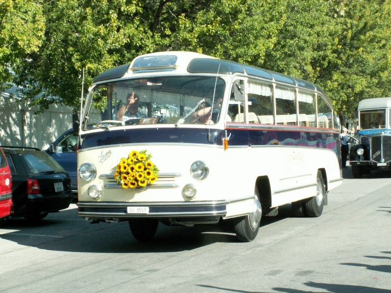 Oldtimertreffen,Saurer Reisebus am 19.09.09 in Chur 