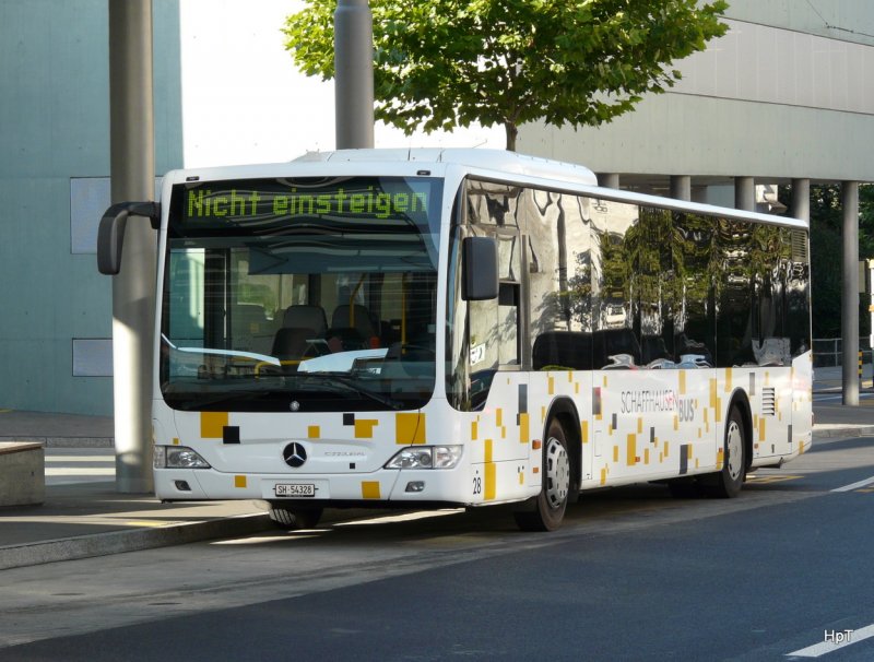 Schaffhausen Bus - Mercedes Citaro Nr.28 SH 54328 bei den Haltestellen neben dem Bahnhof von Schaffhausen am 31.08.2009