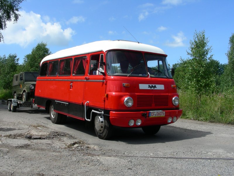 schner LO-Bus mit einem Luaz im Gepck, beim 6. Internatinales Ostblocktreffen am 08.07.07 in Ptnitz