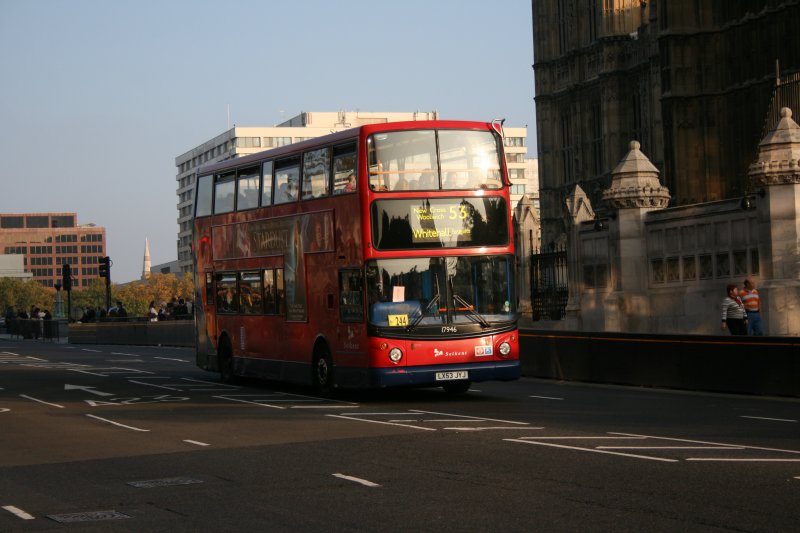 Selkent 17946 (Transbus, 2003) am 14.10.2007 auf der Westminster Bridge. 