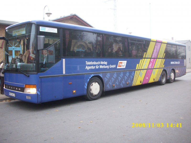 SETRA-Bus am 03.11.2008 vor dem Bahnhof in Bergen/Rgen ebenfalls im Schienenersatzverkehr im Einsatz. 