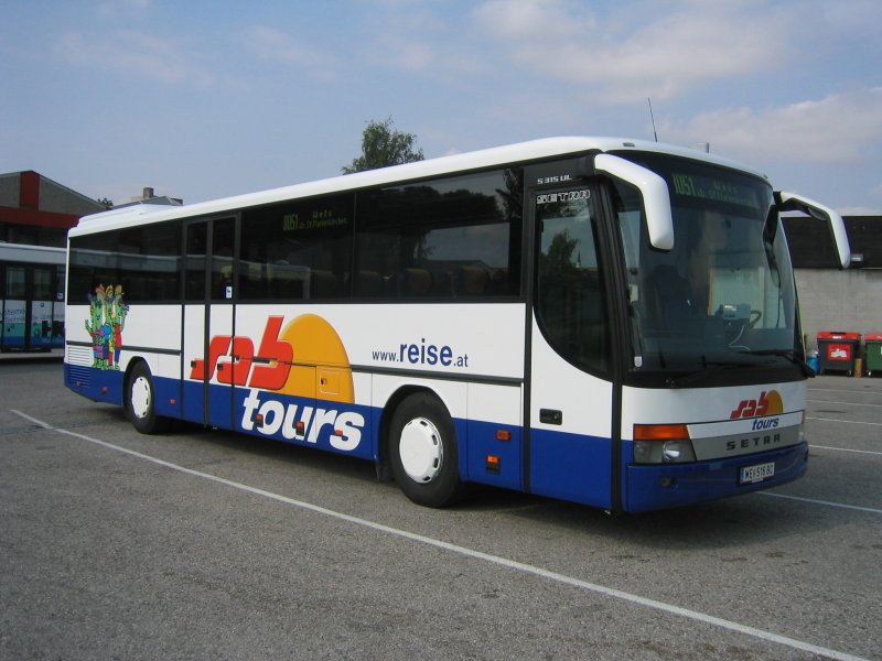 Ein Setra S 315 UL, welcher am Firmengel�nde der sabtours