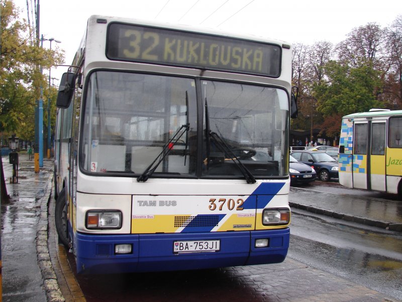 Sieht aus wie ein MAN Standartlinienbus 2. Geberation. Aufgenommen am 23.10.2007 in/am Bratislava hlavn stanica