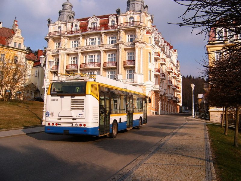 Skoda-Irisbus 24Tr #56 steigt am Goetheplatz mit Verwendung von Diesel-Hilfsantrieb hinauf auf dem nicht elektrizifiertem Abschnitt der neuen Linie Nr. 7 zum Hotel Koliba, 14. 3. 2007