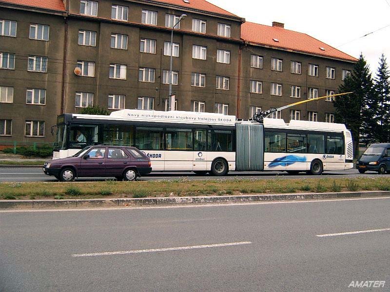 Skoda-Irisbus 25Tr Prototypfahrzeug am Testfahrt nhe Pilsner Urquell-Brauerei im Plzen. 21. 8. 2004