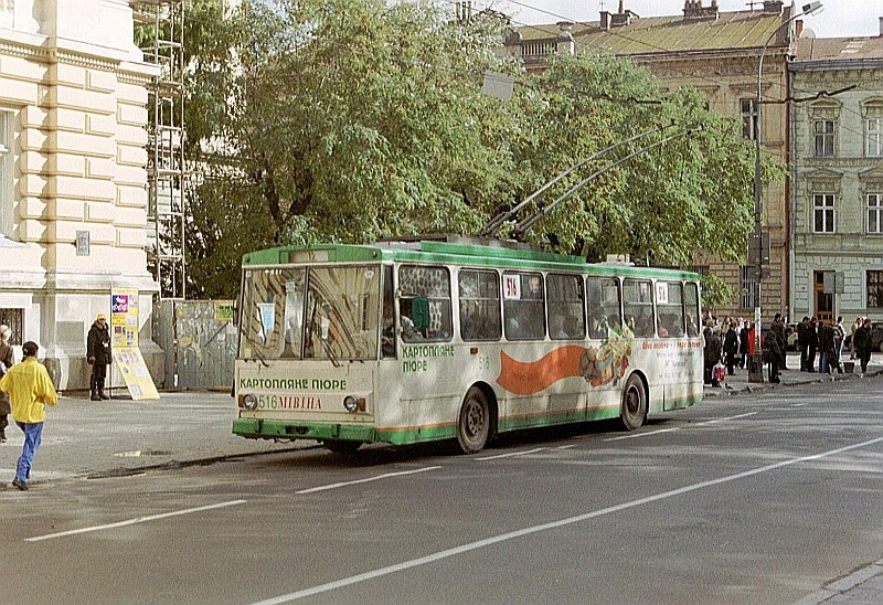 Skoda Tr 14 O-Bus 516 bei Universitt Oktober 2003.