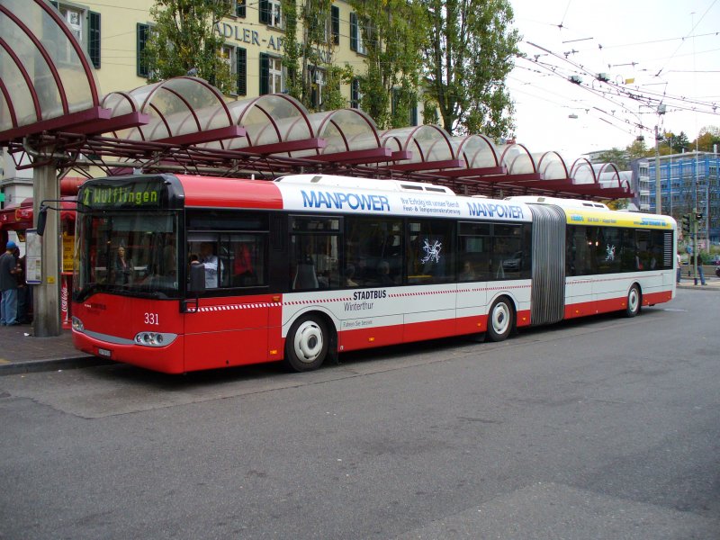 Solaris Gelenkbus 331 eingeteilt auf der Linie 2 im Busbahnhof vor dem SBB Bahnhof 28.10.2006