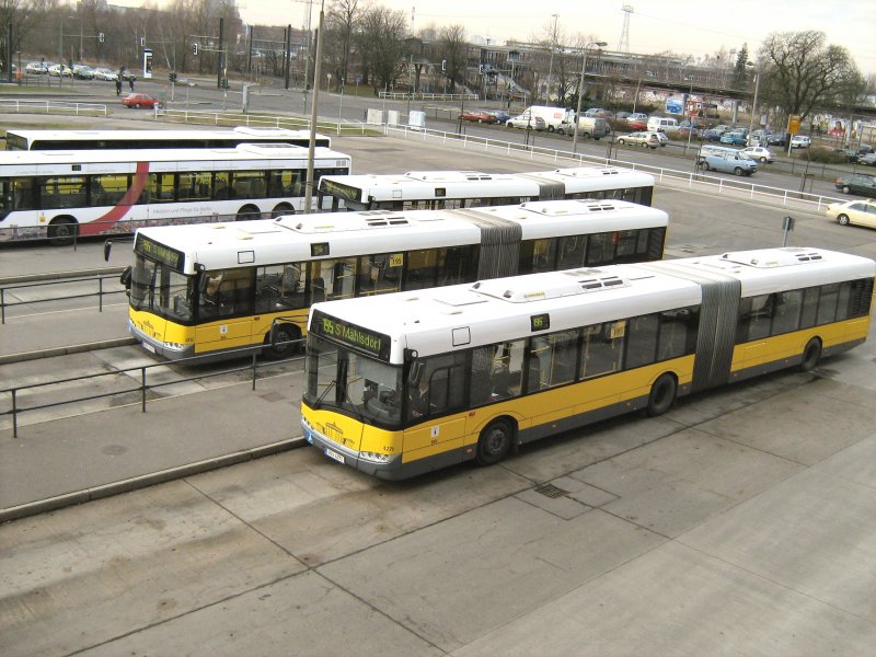 Solaris-Gelenkbusse am S-Bhf. Berlin-Marzahn am 17. 1. 2008