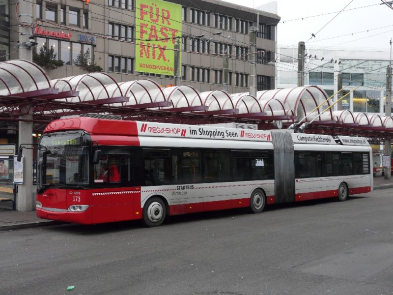 Solaris Gelenktrolleybus 173 eingeteilt auf der Linie 3 Oberseen im Busbahnhof vor dem Bahnhof am 01.01.2008