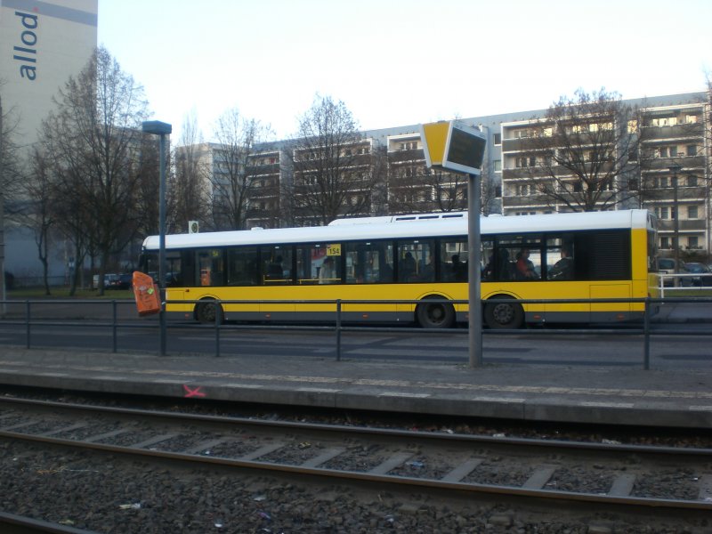 Solaris Urbino auf der Linie 154 nach Bucholz-West Aubertstrae an der Haltestelle Jan-Petersen-Strae.