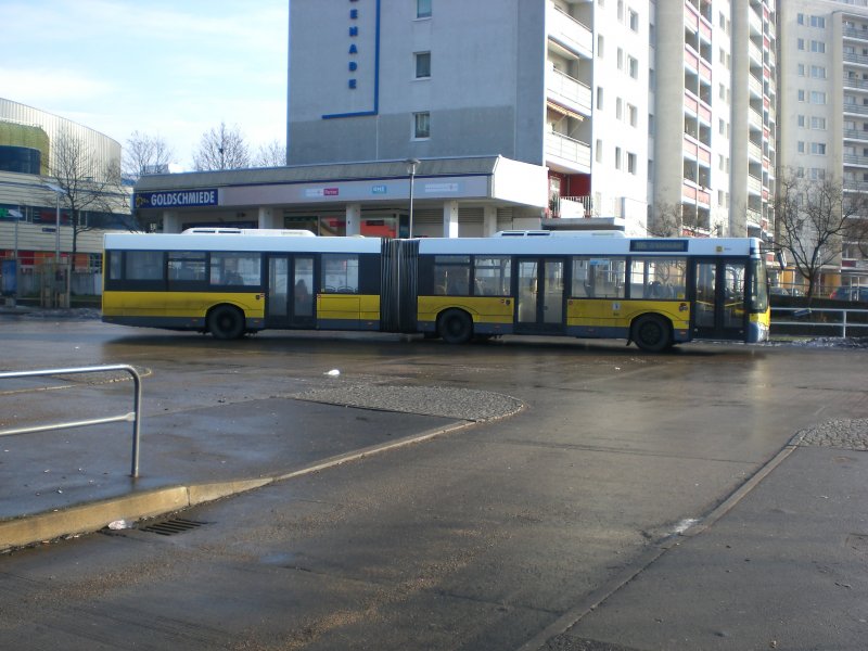 Solaris Urbino auf der Linie 195 nach S-Bahnhof Mahlsdorf am S-Bahnhof Marzahn.