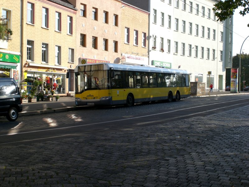 Solaris Urbino auf der Linie 256 nach Hohenschnhausen Siedlung Wartenberg am S+U Bahnhof Lichtenberg.