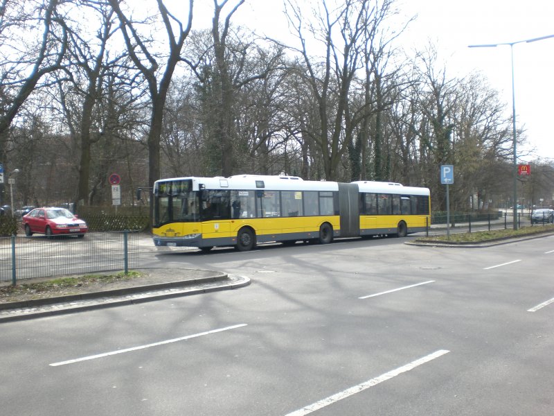 Solaris Urbino auf der Linie 316 am S-Bahnhof Wannsee.