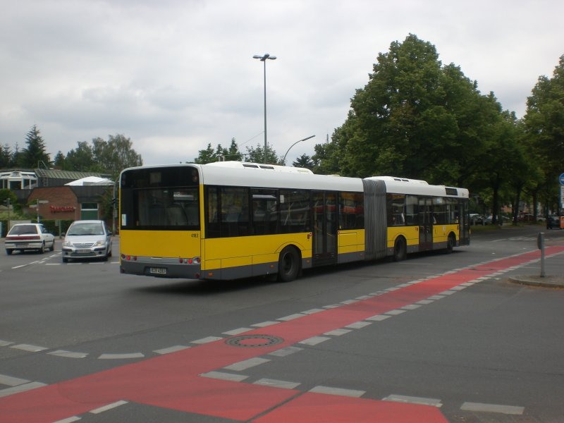 Solaris Urbino auf der Linie M76 nach U-Bahnhof Walther-Schreiber-Platz an der Haltestelle Mariendorf Mariendorfer Damm/Buckower Chaussee.
