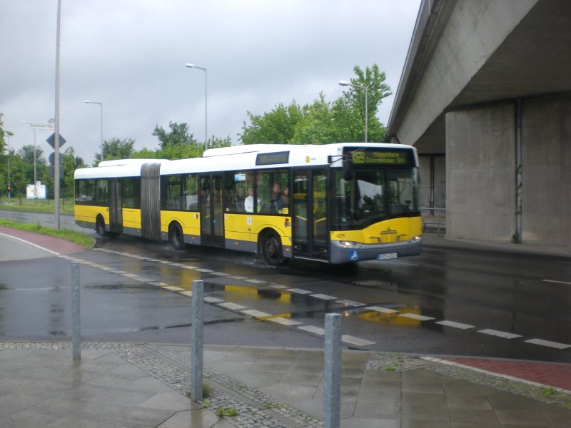 Solaris Urbino auf der Linie X69 nach Mggelheim Odernheimer Strae am U-Bahnhof Elsterwerdaer Platz.