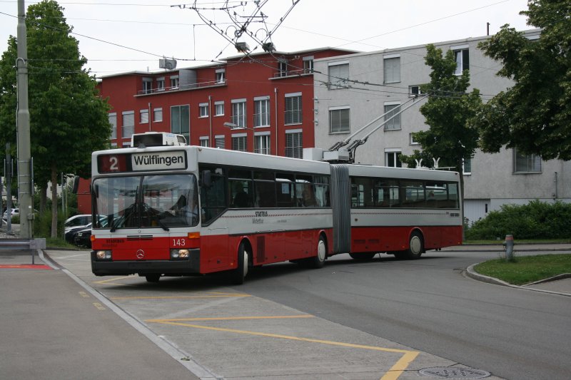 Stadtbus Winterthur Nr 143 (Mercedes-Benz/ABB O405GTZ, 1989) am 3.7.2009 in Winterthur, Bahnhof Seen. 