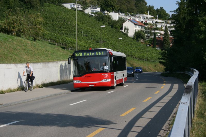 Stadtbus Winterthur, Nr. 293 (ZH 730'293, Solaris Urbino 12, 2004) am 7.9.2009 auf der PostAuto-Linie 670 bei Winterthur, Haltenreben. 