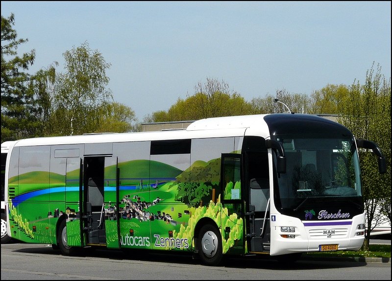 (SU 4060) Ein MAN Lion's Regio, des Busunternehmens Zenners war auch am Tag der offenen Tr in Luxemburg/Hollerich ausgestellt. 27.04.08