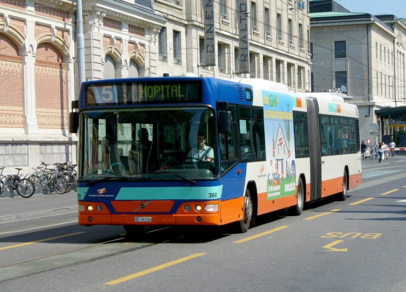 TG - Volvo Gelenkbus Nr. 360 eingeteillt auf der Linie 5 nach HOPITAL in den Strassen von Genf ( Genve )am 06.05.2007