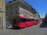 Hess Trolleybus mit der Betriebsnummer 05 auf der Linie 12 beim Zytglogge in Bern.