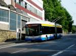  Hess Trolleybus BGT-N2C auf der Linie 683 nach Solingen Krhenhhe an der Haltestelle Solingen Graf-Wilhem-Platz.(23.7.2013) 