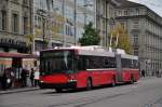 NAW Trolleybus mit der Betriebsnummer 10 auf der Linie 12 beim Bahnhof Bern. Die Aufnahme stammt vom 08.11.2013.