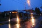 Am sehr regnerischen Morgen des 11.07.2011 um 5 Uhr stehen die BBG Solaris Trollino 18 Wagen 052 und 056 bereit fr ihren Dienst.