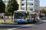Dieser O-Bus, Typ Van Hool, war am 8.6.2015 mit abgebügeltem Stromabnehmer im Stadtgebiet von Rimini in Italien unterwegs.