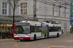 O-Bus Nr.285, Van Hool AG 300 T Niederflur, gebaut zwischen 2000 und 2005, kommt am HBF in Salzburg an. 19.09.2018