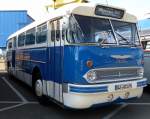 Ikarus 66, Baujahr 1967, 41 Sitzpltze, Heckmotor, diese Busse aus Budapest wurden im Rahmen des RGW fr den Ostblock gebaut, die ungarische Firma war in den 1980er Jahren der grte Bushersteller weltweit, Europatreffen historischer Busse in Sinsheim, April 2014
