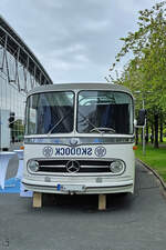 Dieser Mercedes-Benz O 321 Omnibus wurde zu einem Messefahrzeug umgebaut. (Hannover, April 2024)