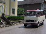 Kleiner MB Bus nimmt bei der Oldtimeraussfahrt Stehrerhof in Neukirchen/Vckla teil; 090705