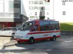 AAGS Nr. 27 (Mercedes Sprinter) am 5.11.2010 in Schwyz, Post. Im Sommer 2008 wurde am Pragelpass ein Busbetrieb als Versuch eingefhrt. Da die Pragelpassstrasse sehr eng ist, kann sie hchstens mit einem Kleinbus befahren werden. Leider wurde der Versuchsbetrieb eingestellt, da sich die Kantone Schwyz und Glarus nicht ber deren Finanzierung einigen konnten.