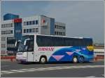 Dieser Drgmller E 330 H/3 EuroComet Reisebus fuhr Nahe des Bahnhofs von Luxemburg an mir vorbei, gesehen am 17.06.2013.