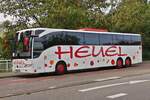 Mercedes Benz Tourismo, der Heuel Gmbh, aus Bergneustadt, ist mit einer Reisegruppe nach Maastricht gekommen.