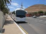 LANZAROTEBUS-Scania Irizar steht auf einem Parkplatz in Yaiza auf Lanzarote am 26.4.15