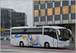 Scania Irizar Reisebus aufgenommen als dieser am Bahnhof von Luxemburg vorbeifhrt. 23.09.2012