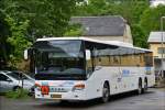 . VS 1520 Setra S 419 vom Busunternehmen Simon aus Diekirch wartet am Bahnhof in Drauffelt auf die Schulkinder des Ortes um diese in die Schule zu fahren.  23.05.2014