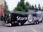  CENTURY  der neue Mannschaftsbus des  Sturm-Graz  wartet auf die Mannschaft vor dem Hotel-Kaiserhof in Ried i.I.;100717