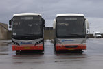 Abgestellt in Ystad, 2 Volvo Gelenkbusse, welche die Fahrgäste der der Katmaranfähre Ronne - Ystad weiter nach Kopenhagen befördern.
Typisches Volvo-Gesicht, aber ich kann den Typ nicht zuordnen.22.10.2016 11:56 Uhr
VDL Jonckheere (?)