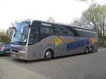 Dieser schmucke Reisebus der Firma Niederehe aus Erftstadt stand  im Bundessprachenzentrum am 20.04.2013 in Hrth.