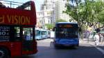 Madrid Stadtbus 6707 lt dem Doppeldecker der Stadtrundfahrt den  Vortritt  30.05.2010