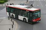 In Barcelona findet man fast nur 3 trige Fahrzeuge. Auch bei den Midibussen, wie diesem MAN/Castrosua NM223F mit der TMB-Nummer 4409. Aufgenommen auf der Avinguda de la Reina Maria Christina.
