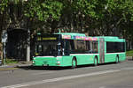 MAN Bus 762, auf der Linie 36, fährt zur Haltestelle am badischen Bahnhof.
