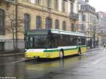 transN Nr. 228 (MAN A21) am 8.3.2013 in Neuchtel, Place Pury. Die MAN-Busse aus dem Jahre 2004 wurden nur mit dem neuen transN-Schriftzug beklebt und behielten die weiss-grn-gelbe Lackierung.