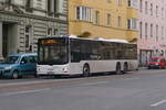 Innsbruck: Skibus Axamer Lizum (Linie L1) von Postbus (BD-15382) bei der Hst. Maximilianstraße. Aufgenommen 16.3.2022.